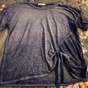 Olivia oak tee